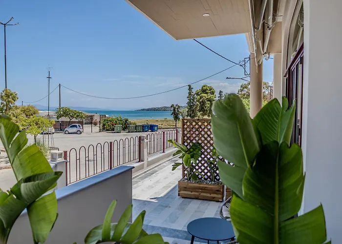 Sunny Nest With A Sea View By Salt Apartments